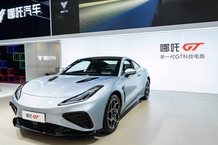 成都崇州市缘创超企业管理咨询哪吒汽车在智能汽车领域的表现，领途汽车在新能源汽车市场中的影响力